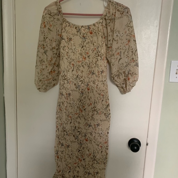 Cream and floral ruched dress - Picture 2 of 6